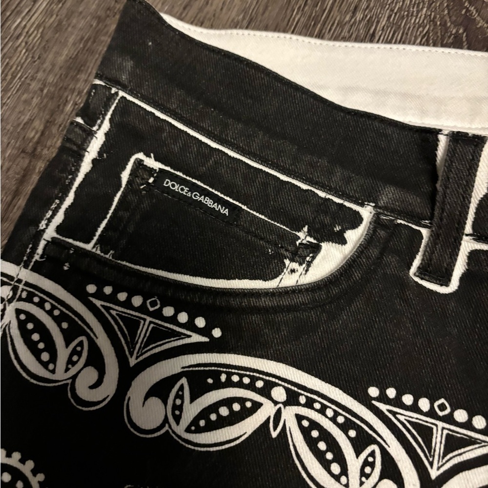 Stylish Black and White Patterned Women Jeans - Picture 4 of 10